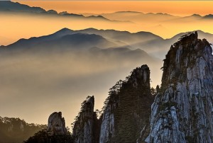 huang shan mountains hiking
